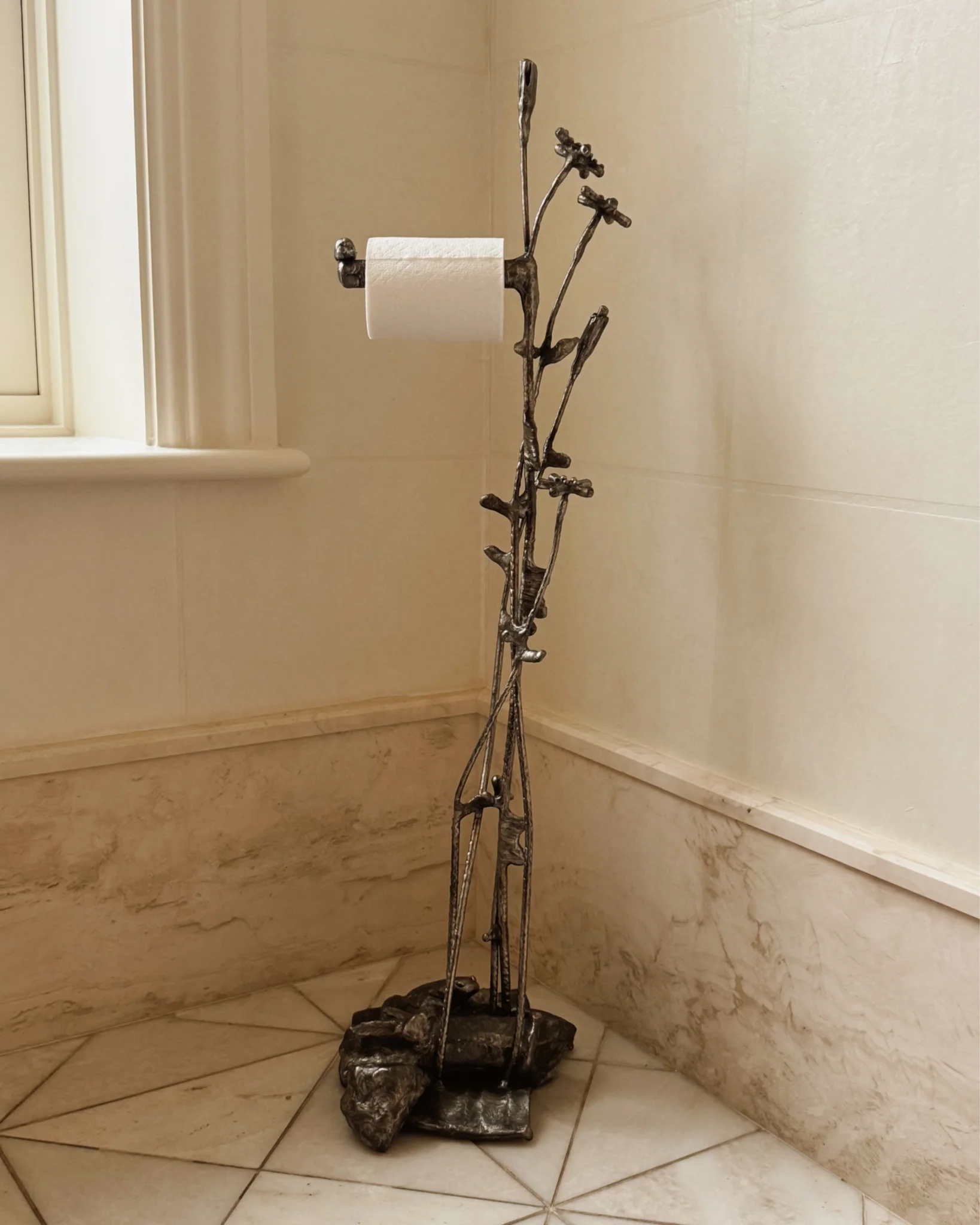 Sculptural Toiletpaper Holder